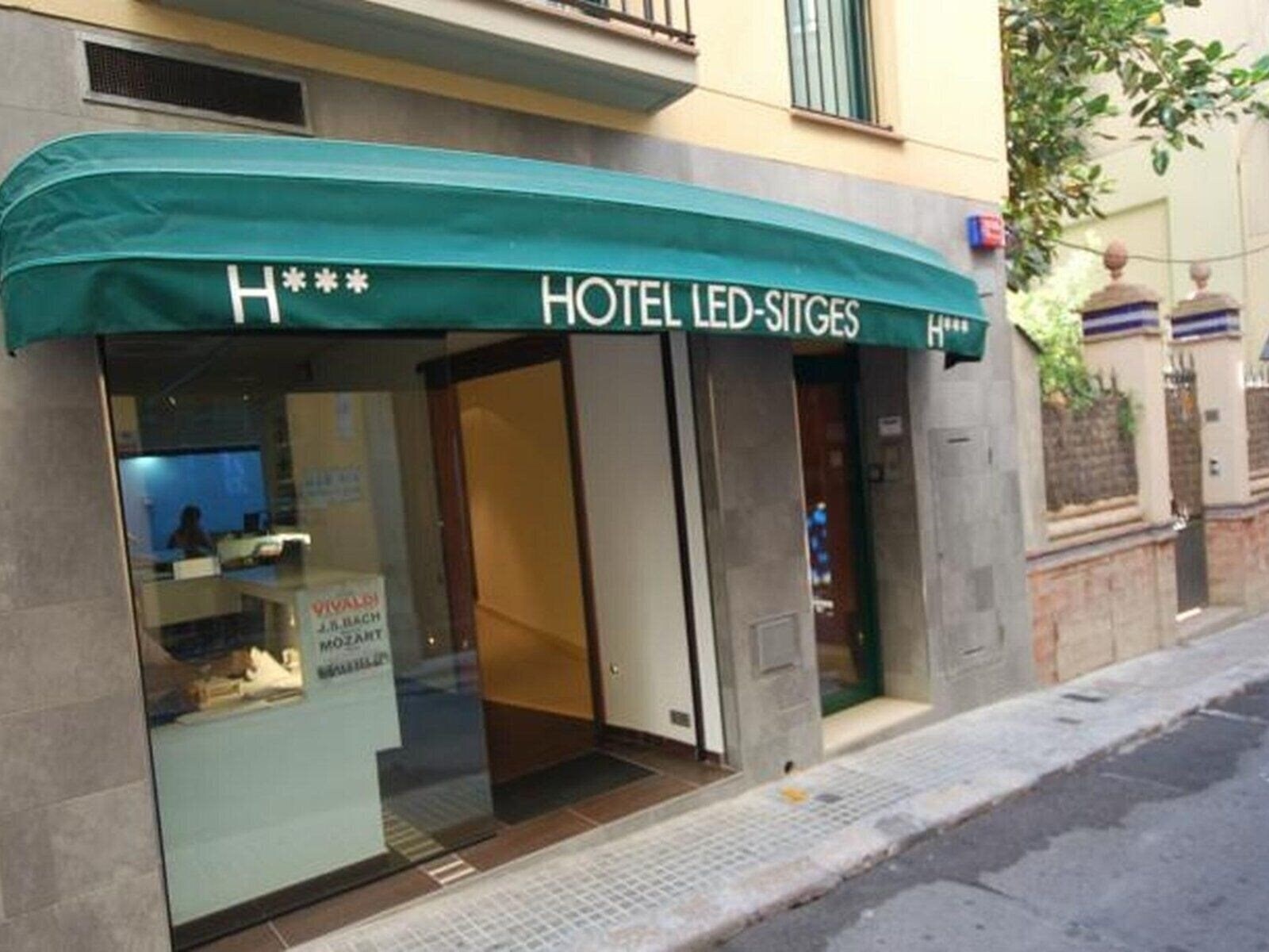 Отель Hotel Led Sitges 3*